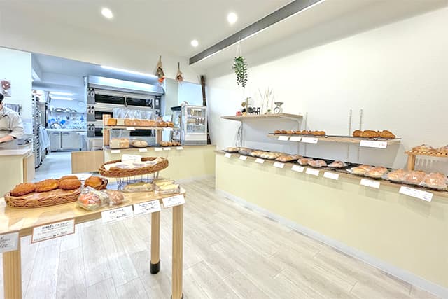 白を基調とした店内