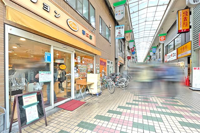 商店街の一角にあるパン屋さん