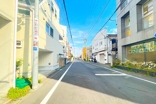 周辺環境①（自由通り）
