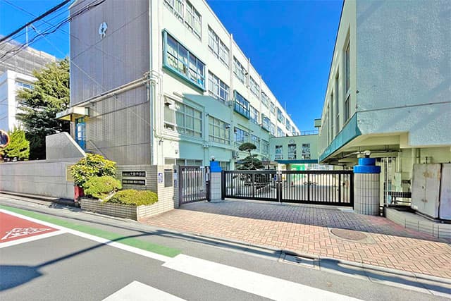 区立大鳥中学校
