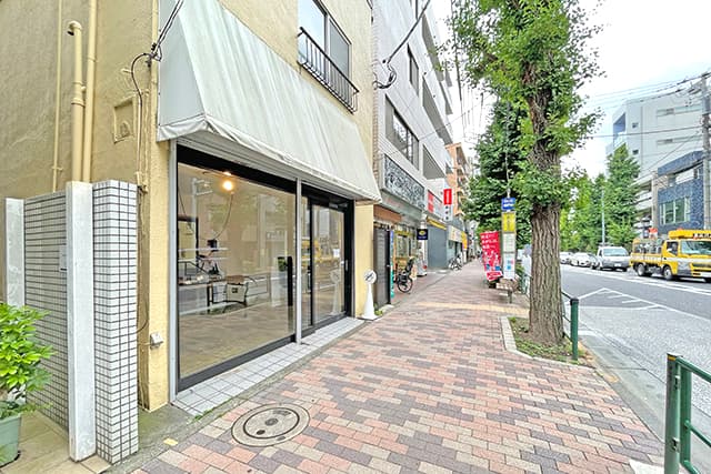 世田谷通り沿いにあるお店
