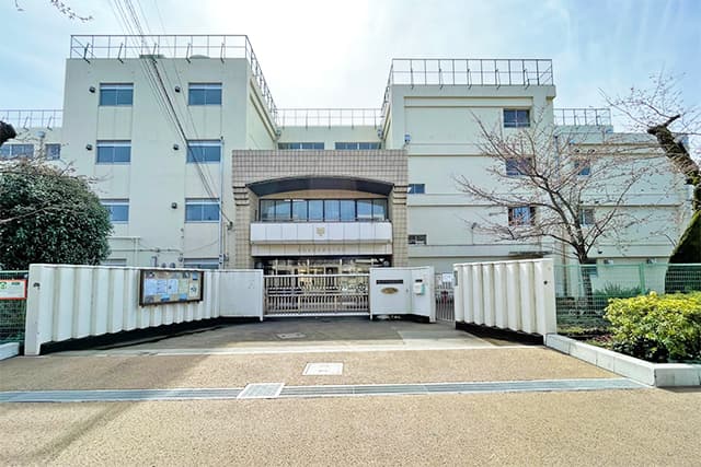 区立駒留中学校