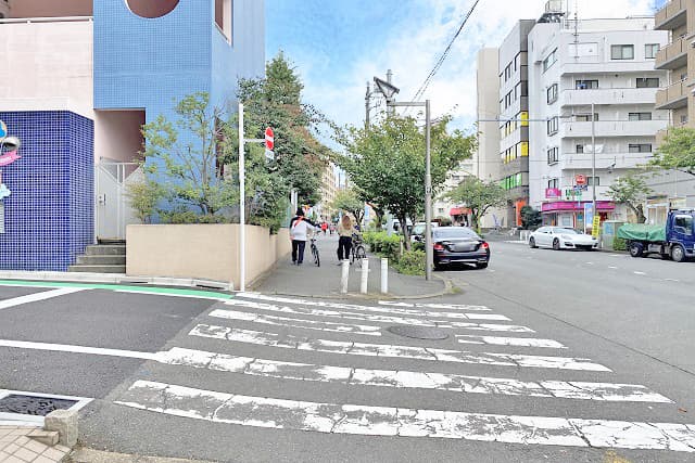 教育センター通りの次の角を左折