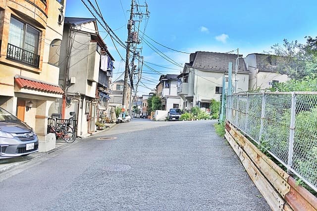 直進して、右折するとおすすめの土地に到着