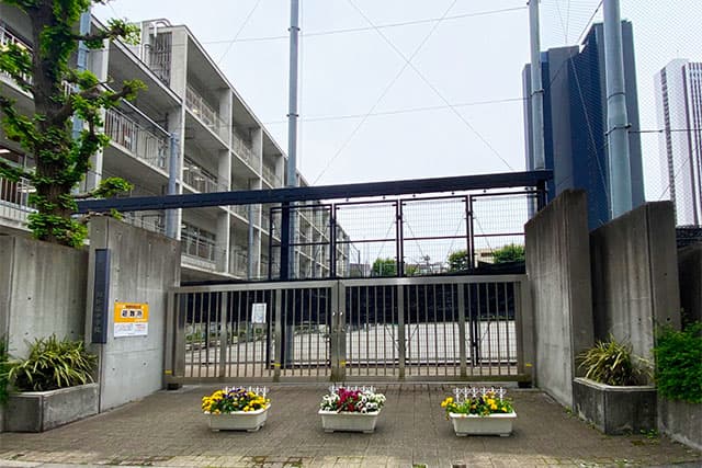 西新宿中学校