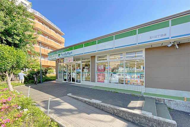 ファミリーマート玉川三丁目店