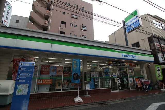 ファミリーマート 新丸子駅西口店