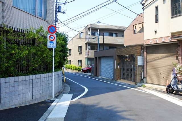 左折した道
