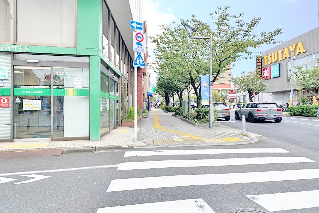 東へ直進