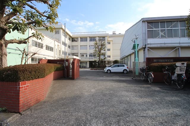 新羽中学校