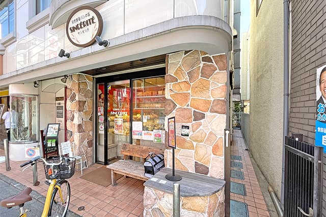 商店街の中にあるパン屋さん