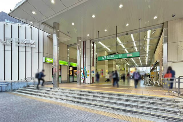 シンプルで上質——緑豊かなエリアに佇む新築邸宅
