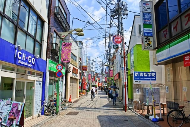 商店街を直進