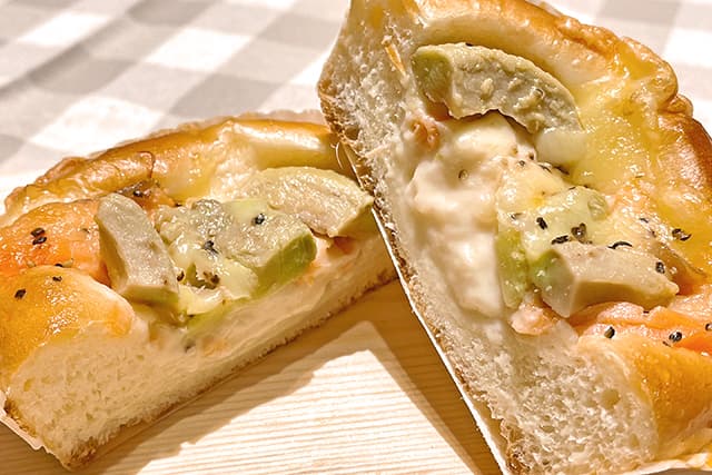 アボカドとスモークサーモン