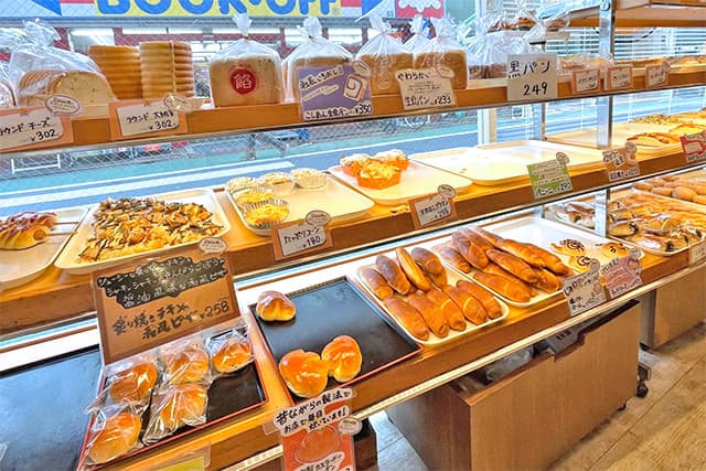 手作りのポップが購買意欲をそそります