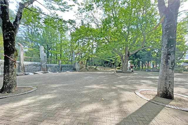 蚕糸の森公園